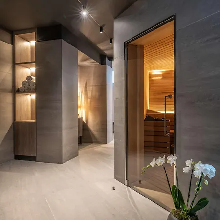 Radisson Collection Hotel, Palazzo Touring Club