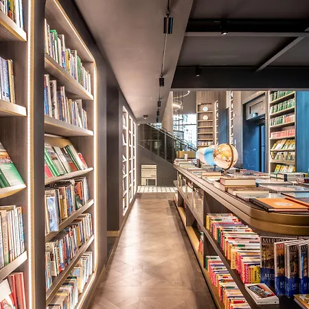 Radisson Collection Hotel, Palazzo Touring Club